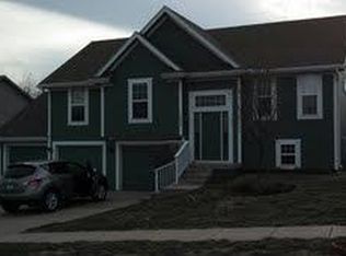 19624 Harbor Dr, Smithville, MO 64089