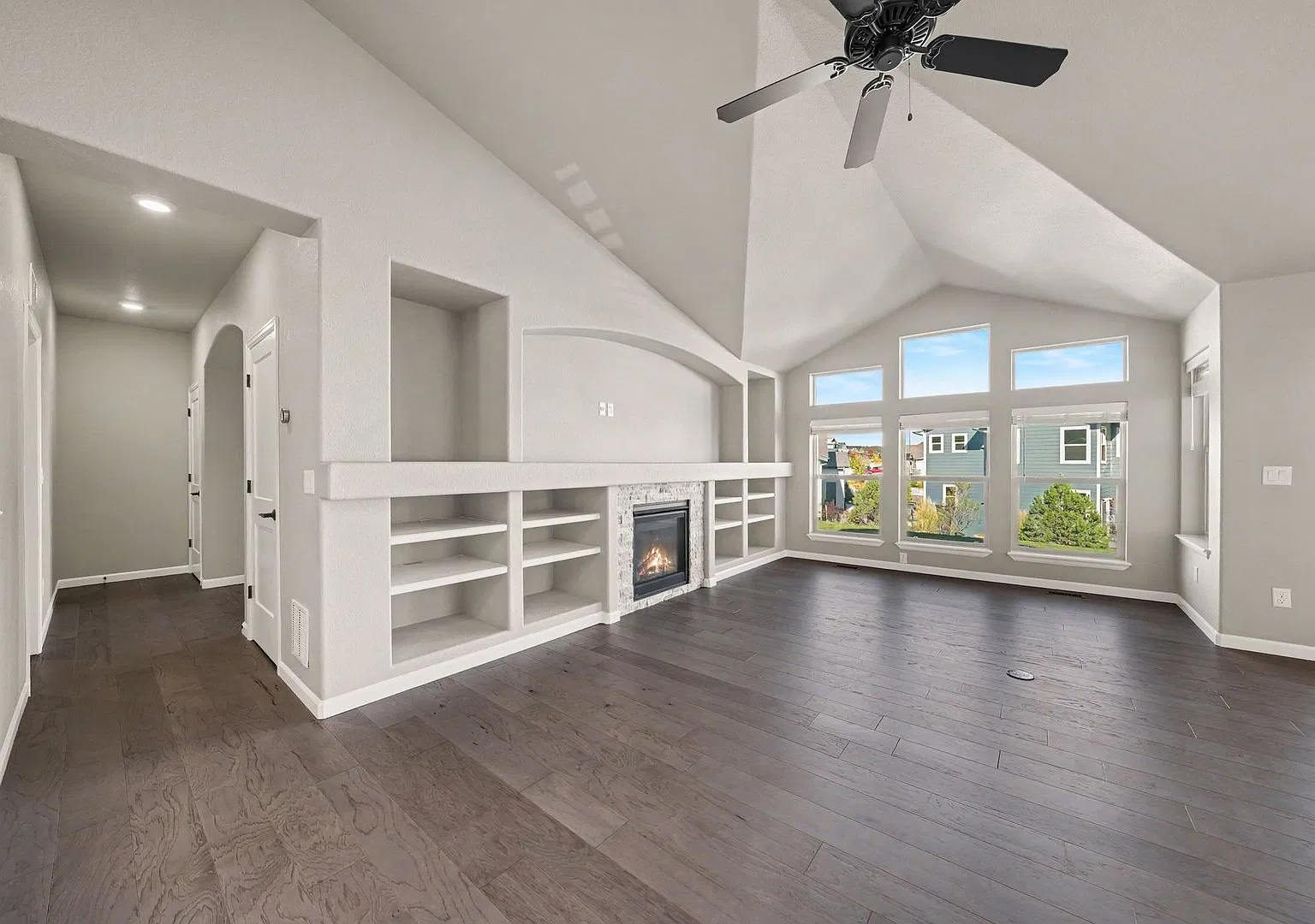 Beautiful 4-Bedroom Home With Solar Save Approx $130/Month On Electricity! — Photo 4