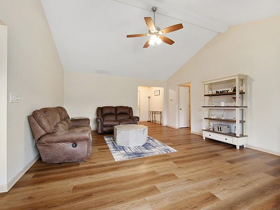 4th image of 1410 Duesenberg Dr