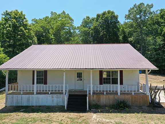 2nd image of 135 Hidden Meadow Ln