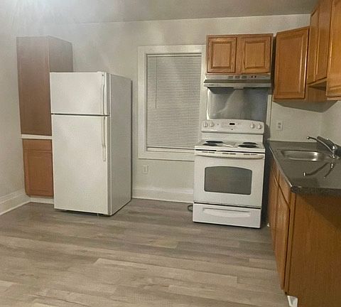 2nd image of 310 Cedar St
