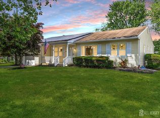 24 Lincoln Dr, Laurel Springs, NJ 08021