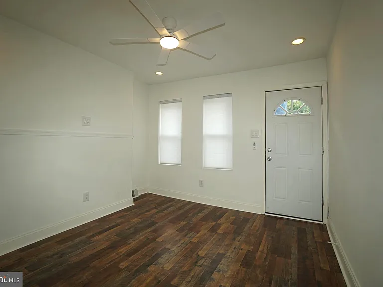 539 Turner St — Photo 17