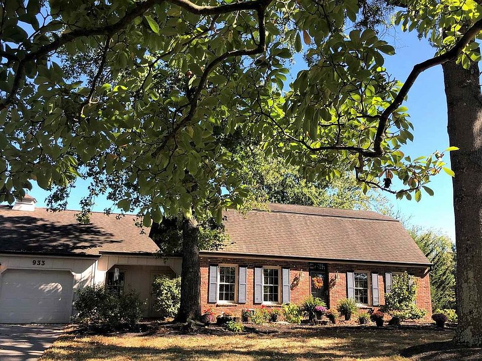 1st image of 933 S Meadowbrook Dr