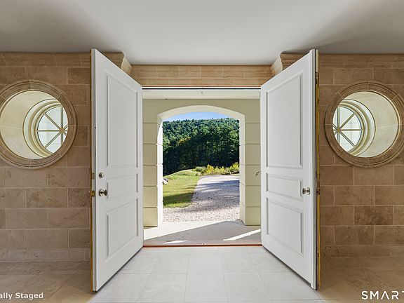 4th image of 209 Blue Hill Road