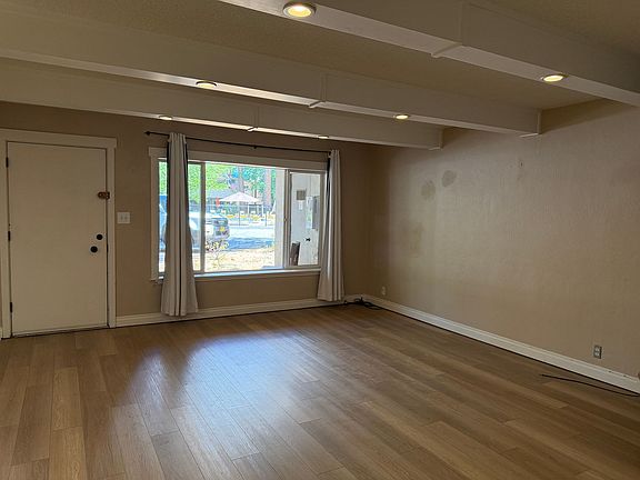 3rd image of 1128A Herbert Ave