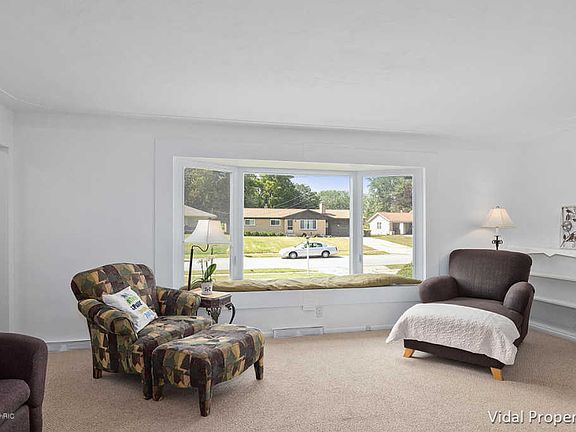 3rd image of 4520 Curwood Ave SE