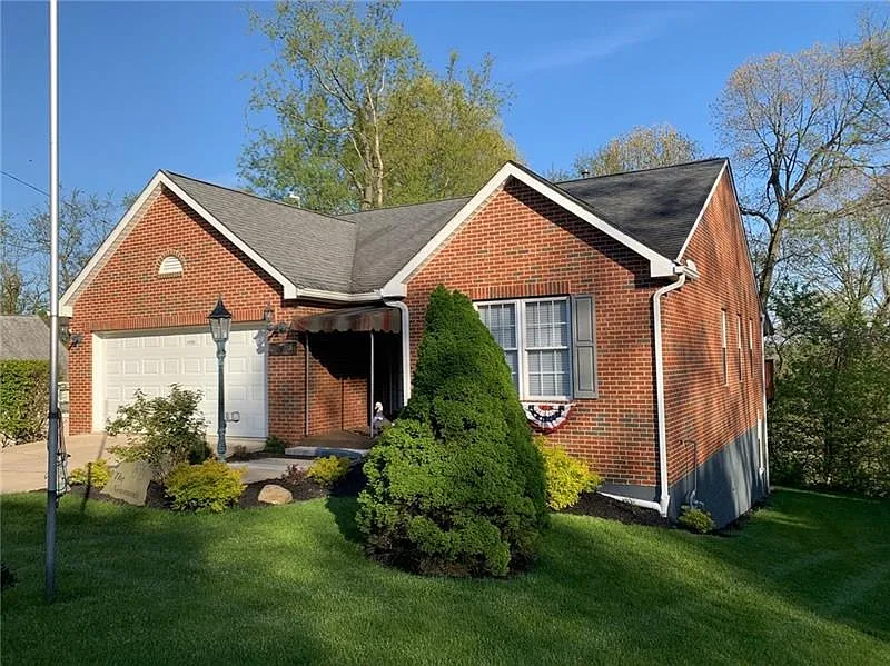 145 Colgan Ter photo 1