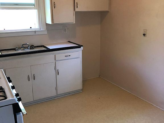 3rd image of 2411 26th St APT 3