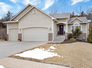 5112 Shadowridge Dr, Manhattan, KS 66503