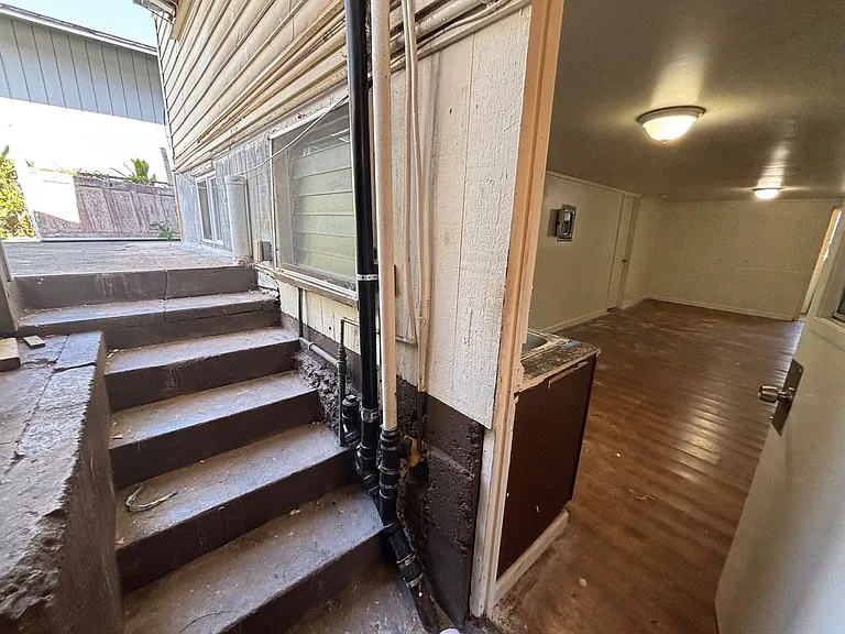 1228 Halona Pl — Photo 4