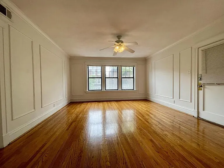 6323 S Rosebury Ave #2E — Photo 3