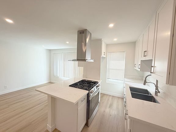 5th image of 7741 Romaine St W #4
