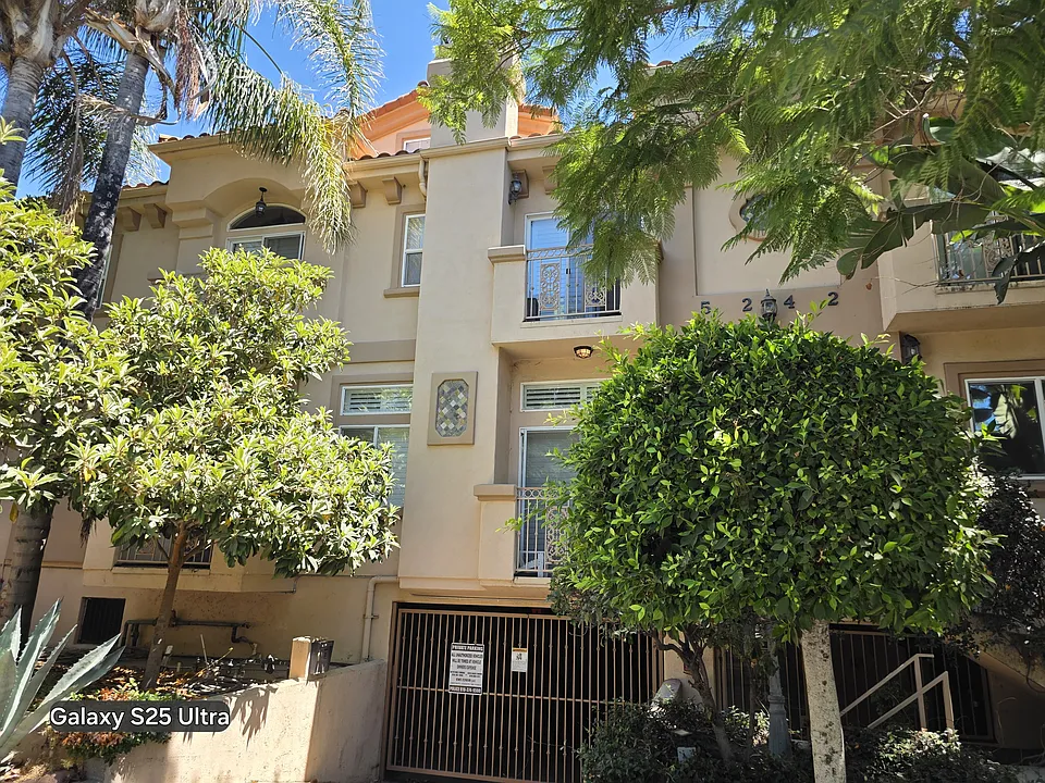 5242 N Vesper Ave #8