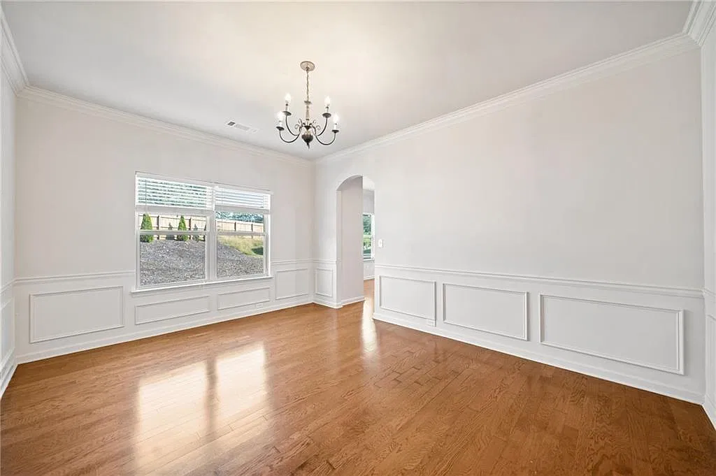 4 bed, 2.5 bath, 2673 sqft, $3,200 — Photo 4