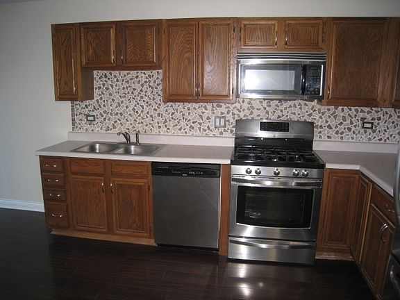 3rd image of 475 Canterbury Dr