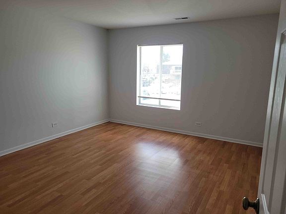 5th image of 4406 Euclid Ave APT 2D