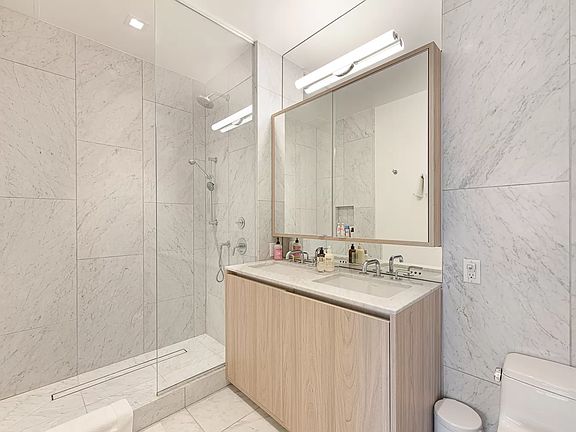 5th image of 13-33 Jackson Ave #4A