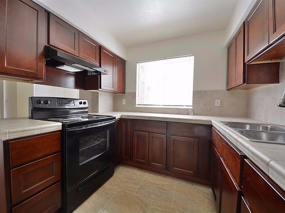 Unit 9304- new kitchen cabinets and appliances