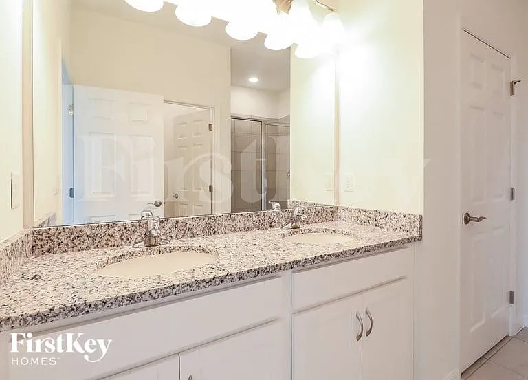 332 Corbel Ln — Photo 7