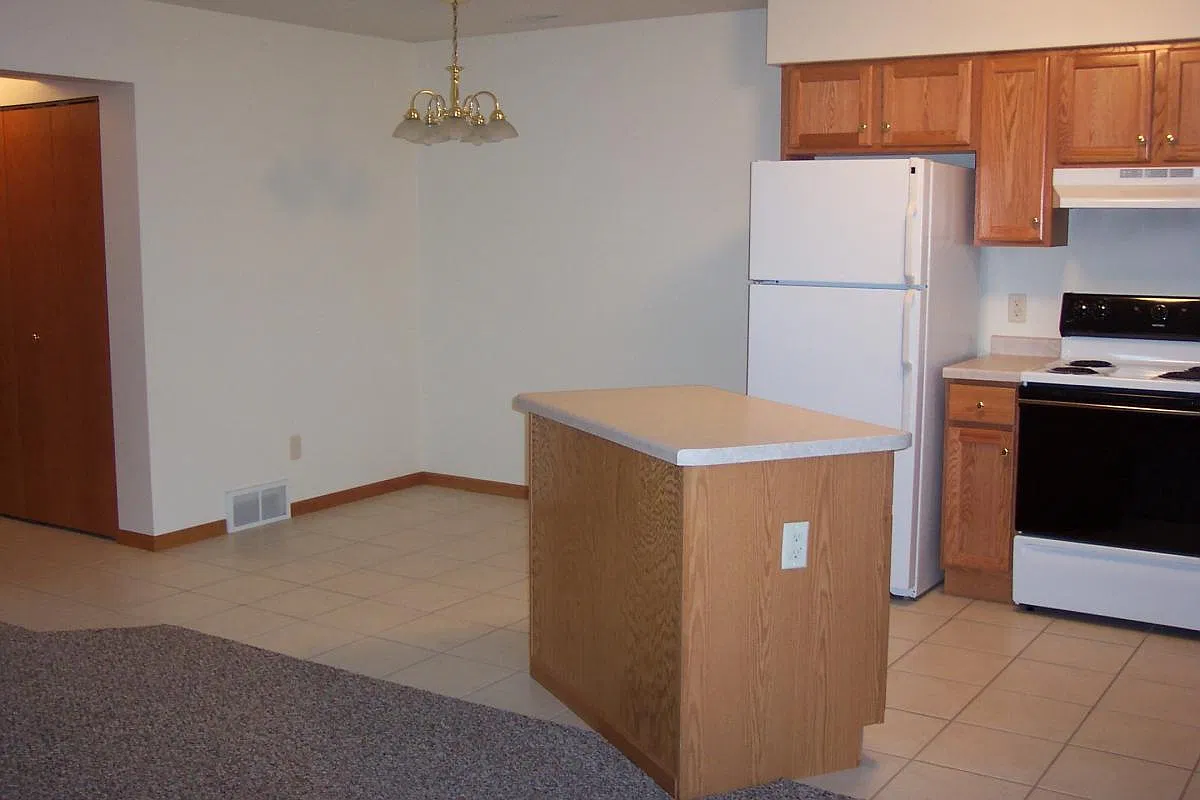 2 bed, 1.5 bath, 1200 sqft, $1,250 — Photo 3