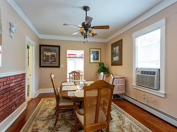 4th image of 303 E Merchant St