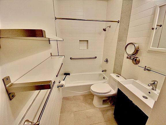 5th image of 99 Elizabeth St #3A