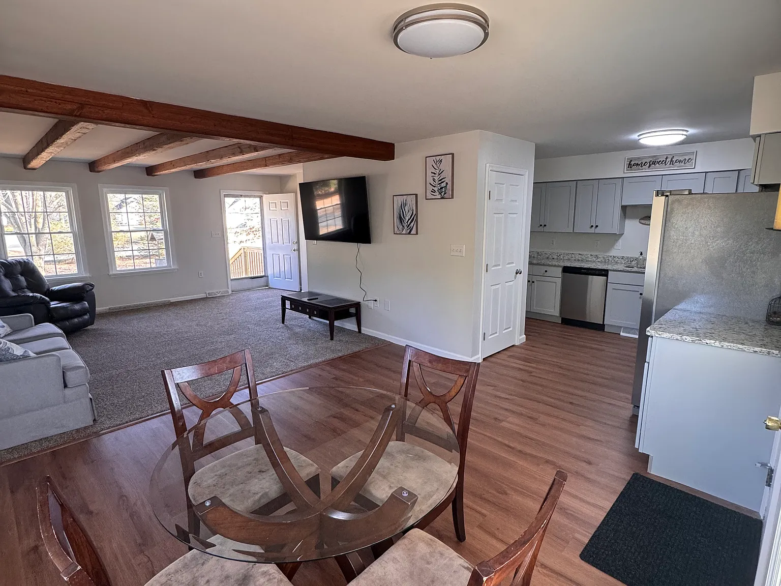 3 bed, 2.5 bath, 1232 sqft, $750 — Photo 1