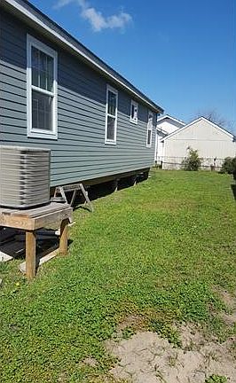 2nd image of 2733 Gladiolus St