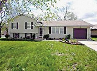 537 NW North Shore Dr, Lake Waukomis, MO 64151