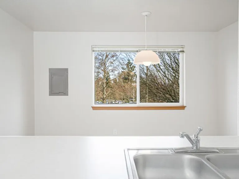 102-Mountain View Apts — Photo 10