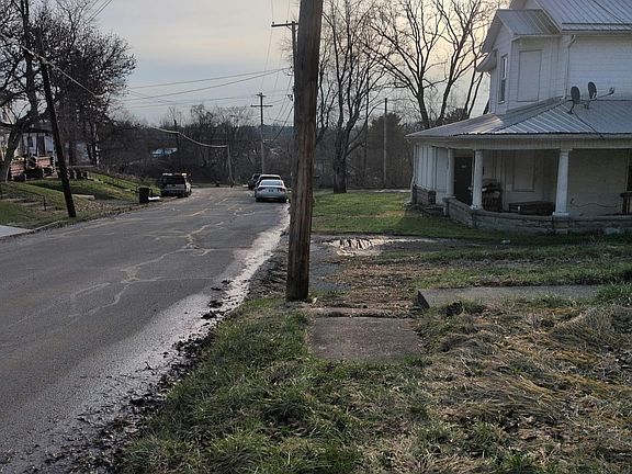 4th image of 553 Dewey Ave