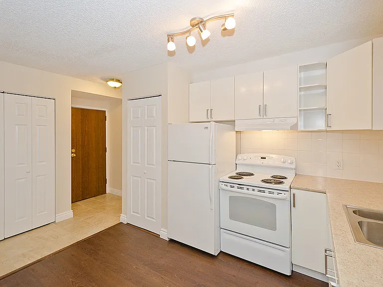 247 20th Ave NE #1 — Photo 7