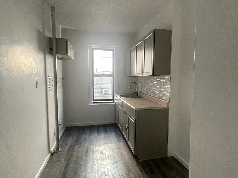 Perry Ave — Photo 3