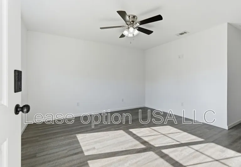 34 Pine St #C — Photo 3