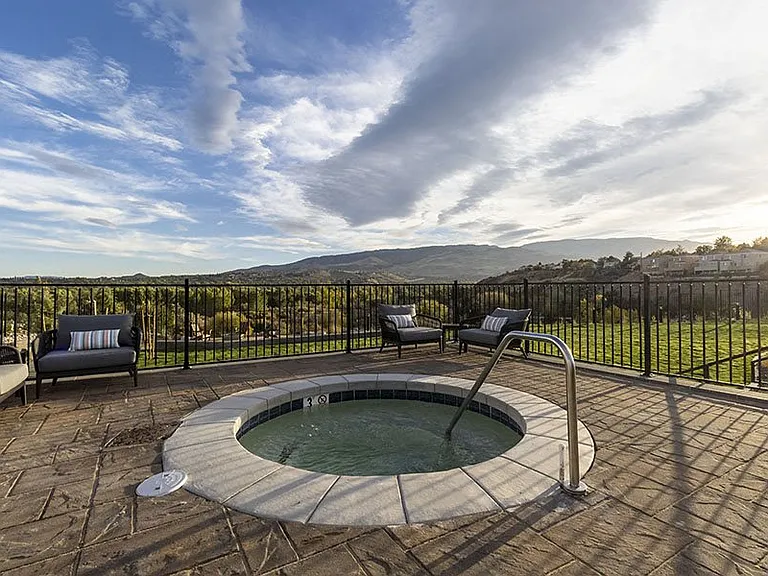 The Retreat Luxury Apartments — Photo 49