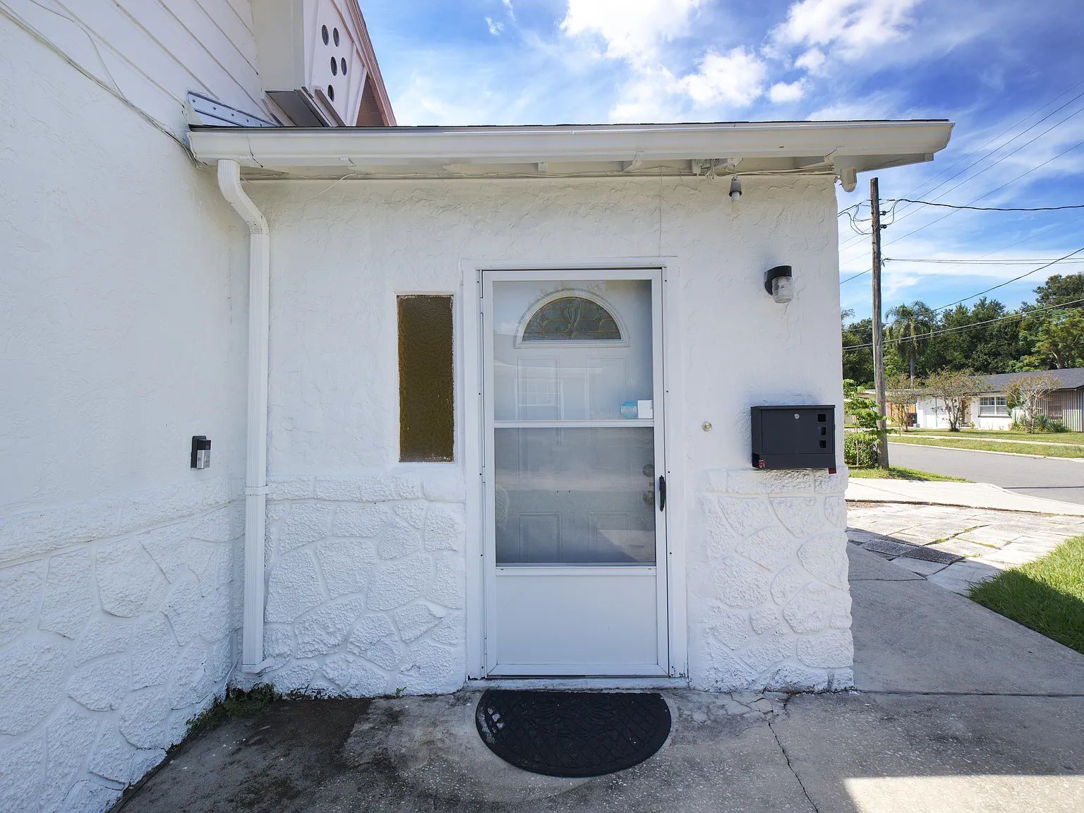 3 bed, 1232 sqft, $2,500 — Photo 2