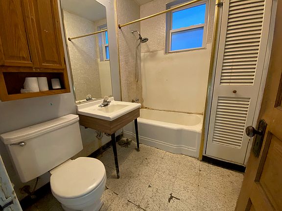 5th image of 1744 W Winnemac Ave