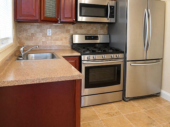 3rd image of 2415 W Seybert St