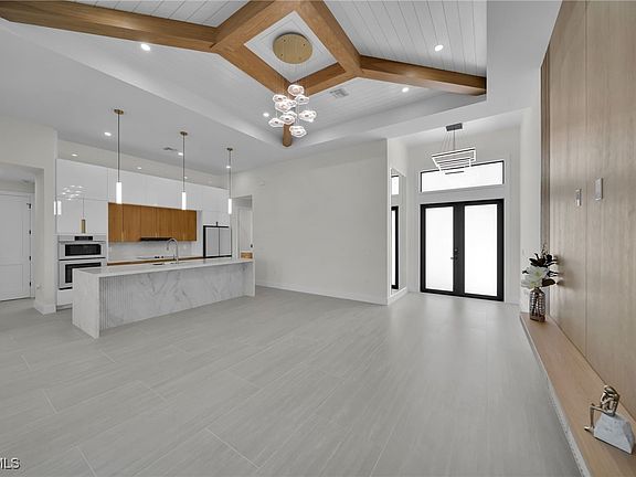 5th image of 107 SE 16th Place Cpe