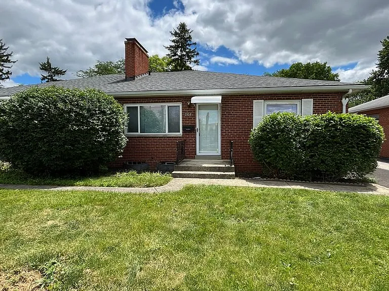 2924-2926 Mount Holyoke Rd — Photo 1