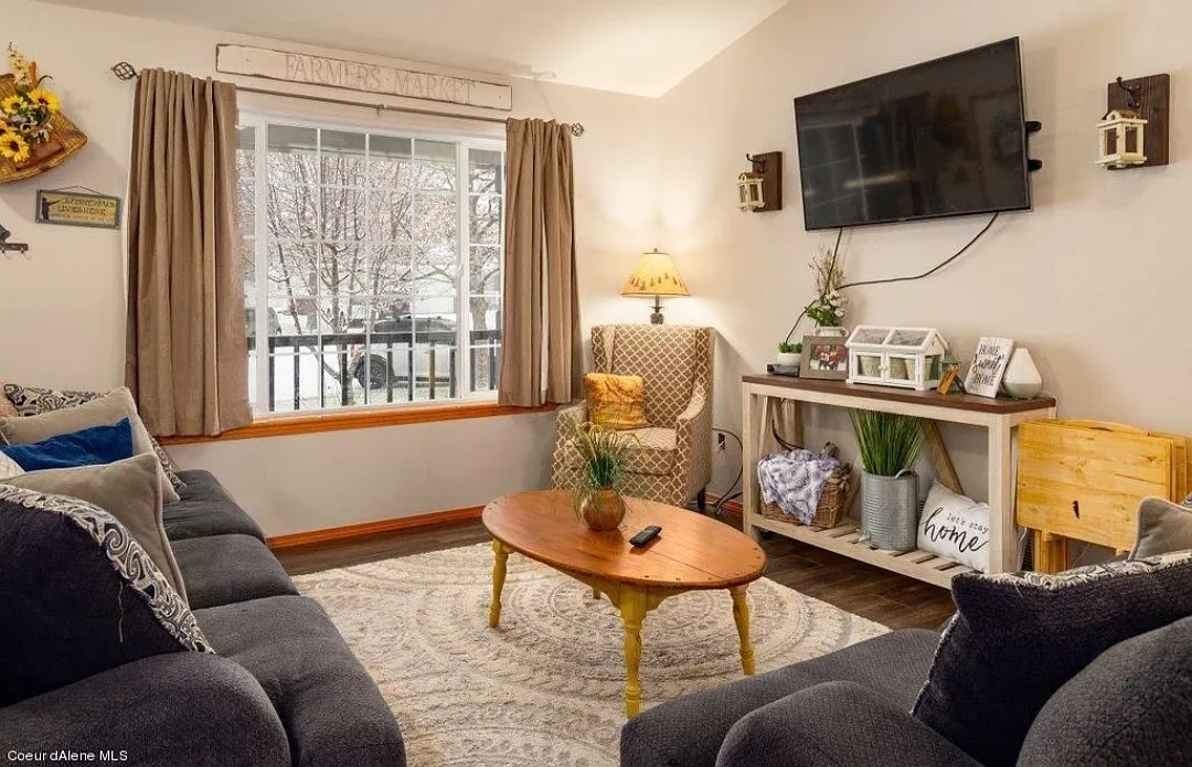 5 bed, 2616 sqft, $3,000 — Photo 1