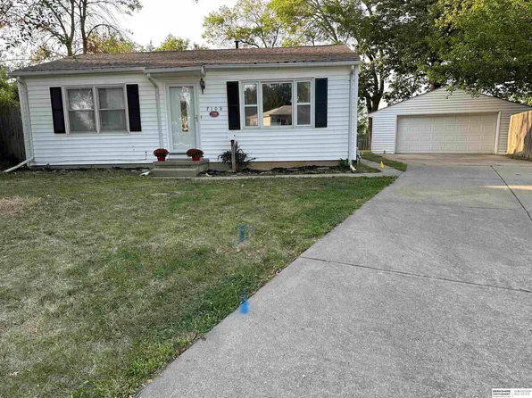 7108 Gertrude St, La Vista, NE 68128