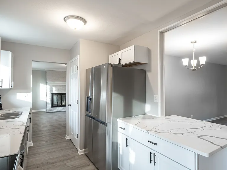 420 Stoneybrook Dr — Photo 4