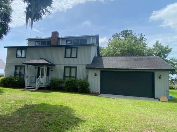 111 Bluff Dr