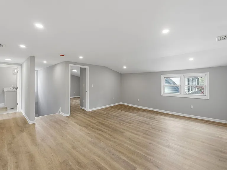 341 Diamond Bridge Ave #2 — Photo 8