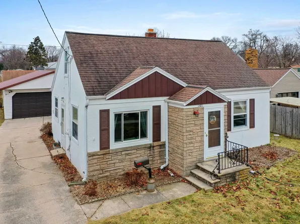 1301 Desnoyers St, Green Bay, WI 54303