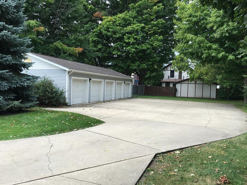 Garage parking