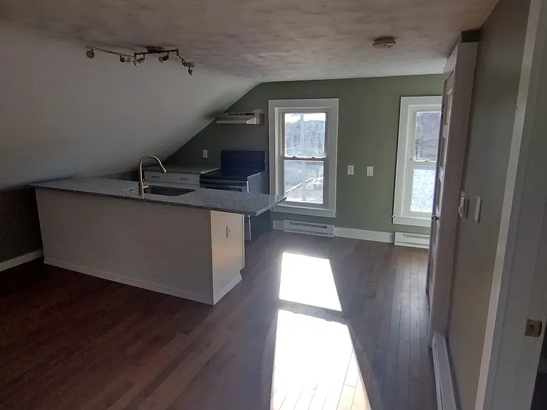 235 Pleasant St #3 — Photo 4