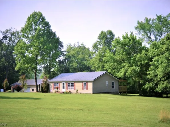 2654 Darlington Dr, Zanesville, OH 43701